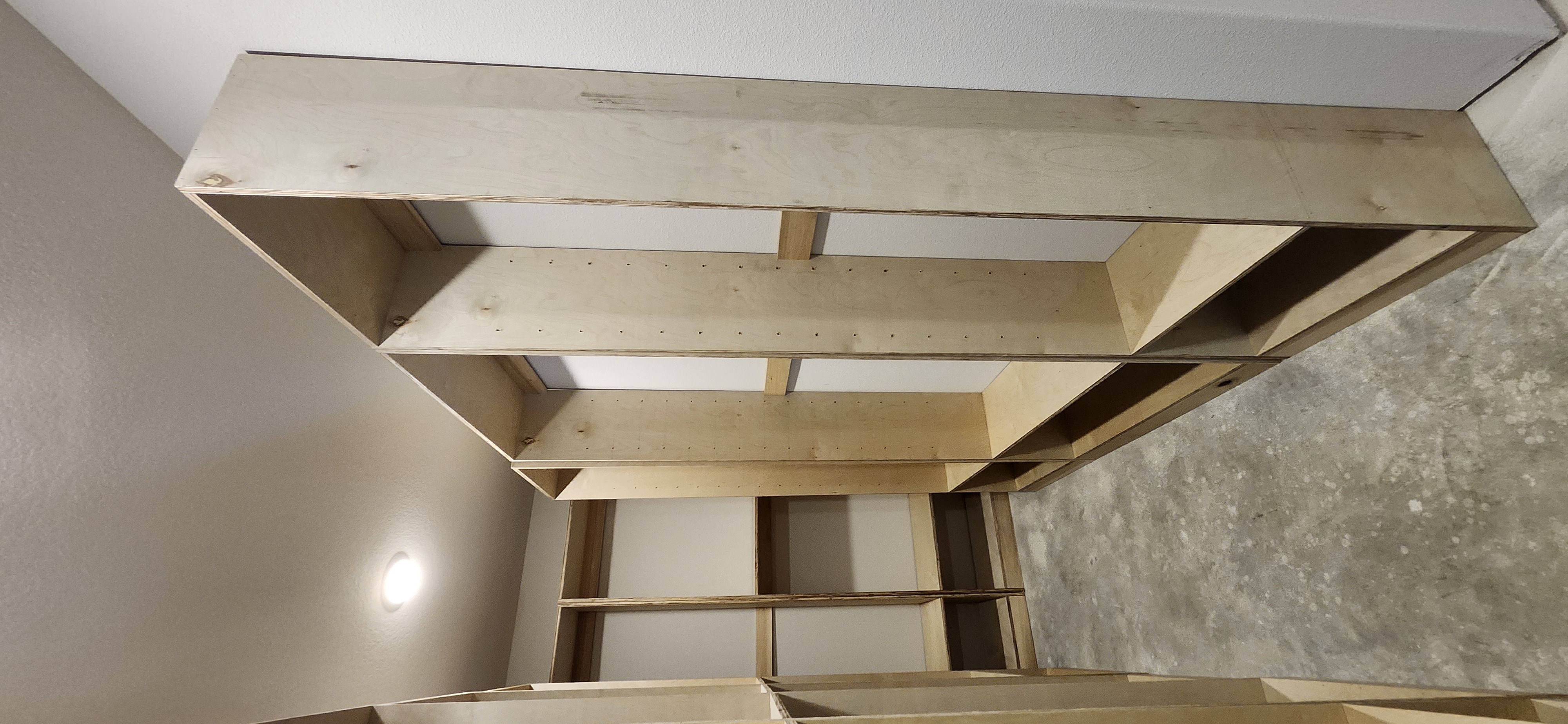 Walk-in L-shape build