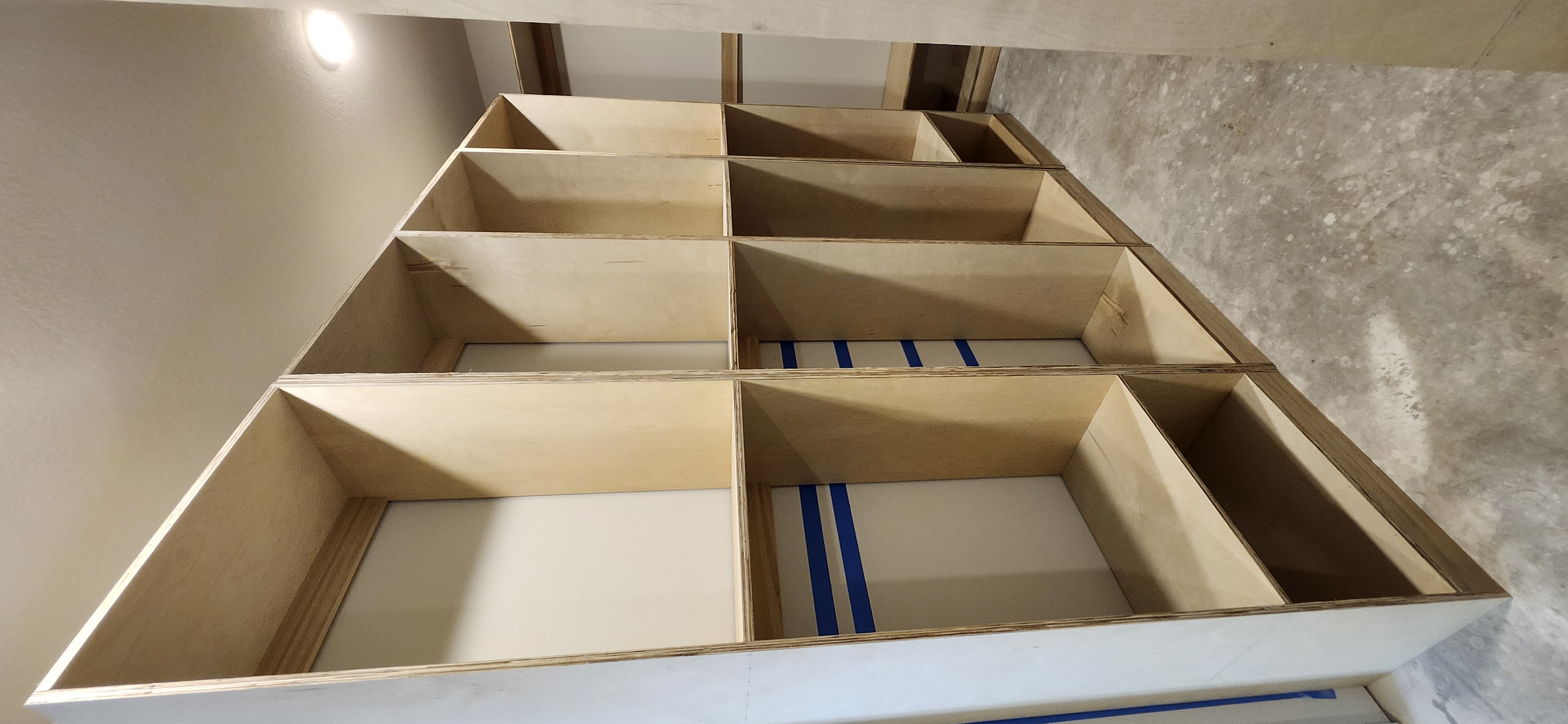 Walk-in shelving bays